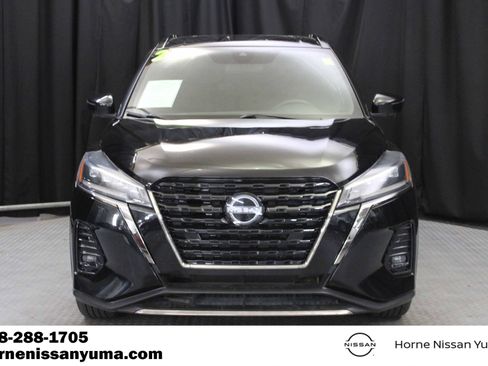 Used 2023 Nissan Kicks SR FWD image 2