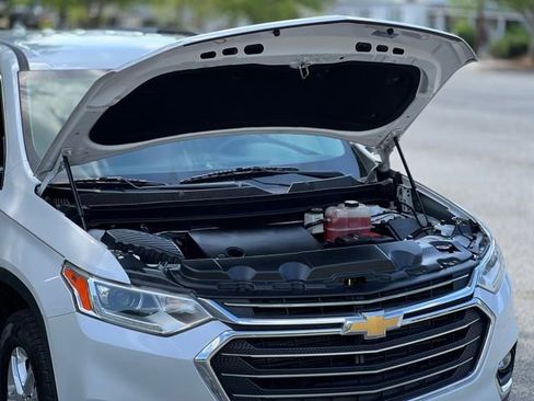 Used 2018 Chevrolet Traverse LT FWD image 43