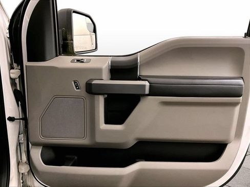 Used 2017 Ford F150 XLT AWD/4WD image 23