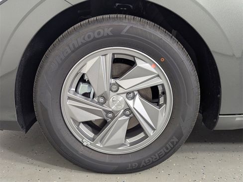 New 2025 Hyundai Elantra SE image 9