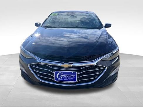 Used 2025 Chevrolet Malibu LT image 3