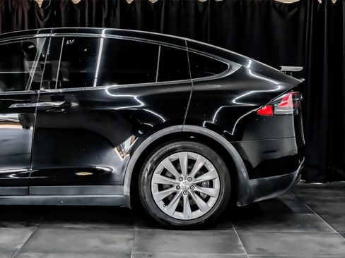 Used 2020 Tesla Model X Long Range AWD/4WD image 19