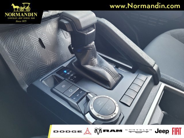 Used 2025 Toyota Tacoma SR5 AWD/4WD image 12