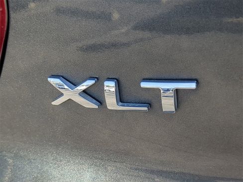 Used 2018 Ford Explorer XLT w/ Equipment Group 202A image 11