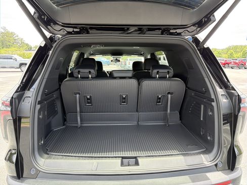 New 2026 Chevrolet Traverse LT w/ LPO, Floor Liner Package FWD image 19