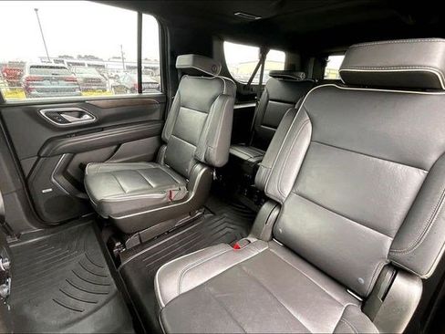 Used 2021 Chevrolet Suburban Premier w/ Premium Package RWD image 23