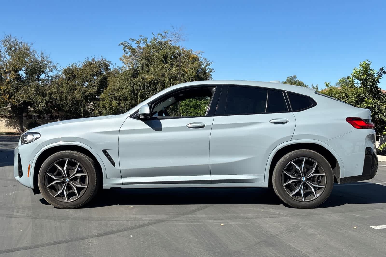 Used 2024 BMW X4 xDrive30i AWD/4WD image 6