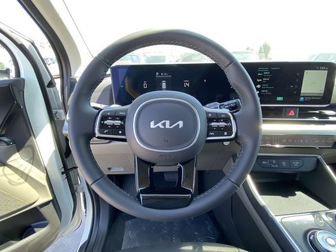 New 2026 Kia Carnival LXS FWD image 16
