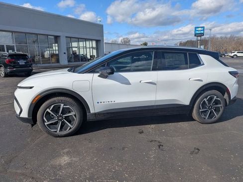 Used 2026 Chevrolet Equinox EV LT image 4