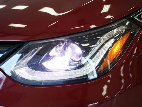 Used 2018 Chevrolet Bolt Premier w/ Driver Confidence II Package FWD image 22