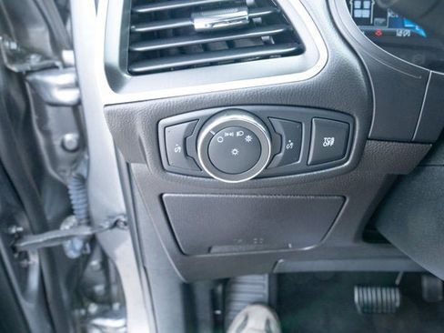 Used 2022 Ford Edge SE image 24