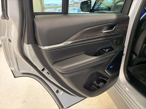 Used 2022 Jeep Grand Cherokee Overland image 49