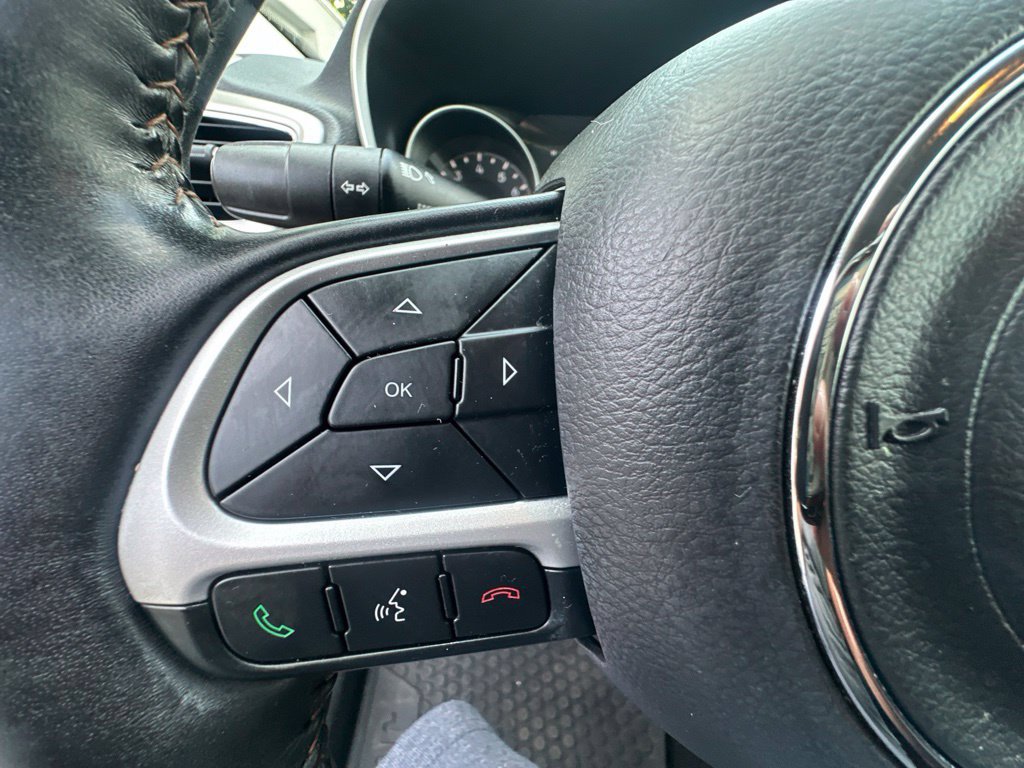 Used 2019 Jeep Compass Latitude w/ Cold Weather Group AWD/4WD image 14