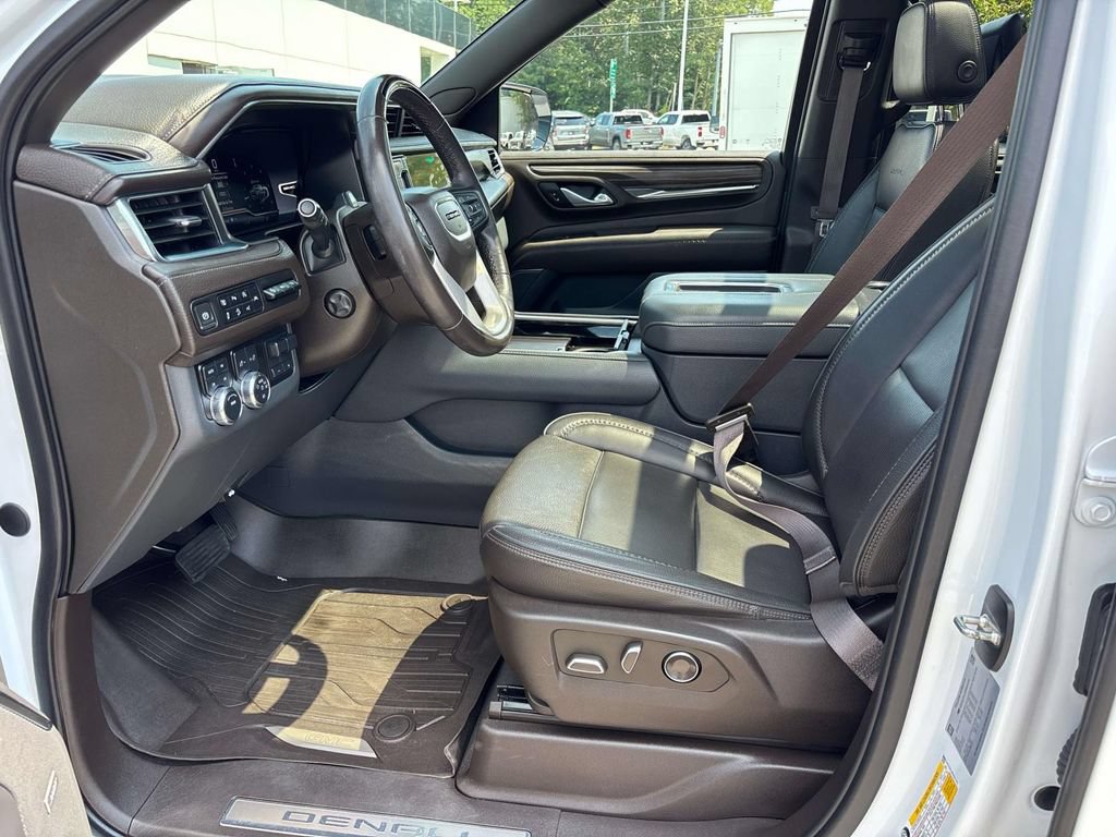 Used 2023 GMC Yukon XL Denali w/ Advanced Technology Package AWD/4WD image 5