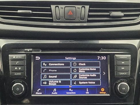 Used 2020 Nissan Rogue SV FWD image 25