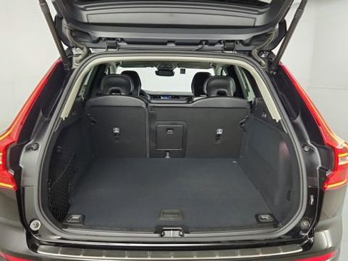 Certified 2025 Volvo XC60 T8 Core w/ Protection Package Premier AWD/4WD image 39