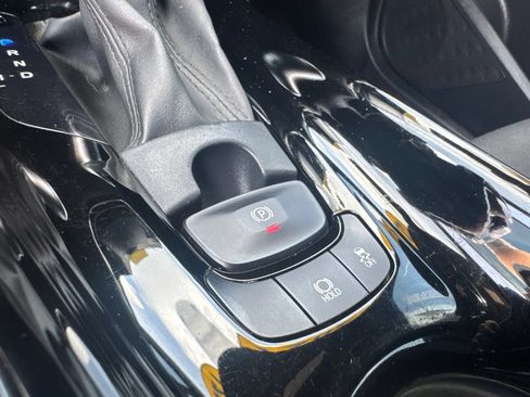 Used 2021 Toyota C-HR XLE FWD image 22