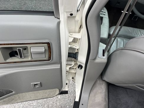 Used 1992 Buick Roadmaster Sedan RWD image 38