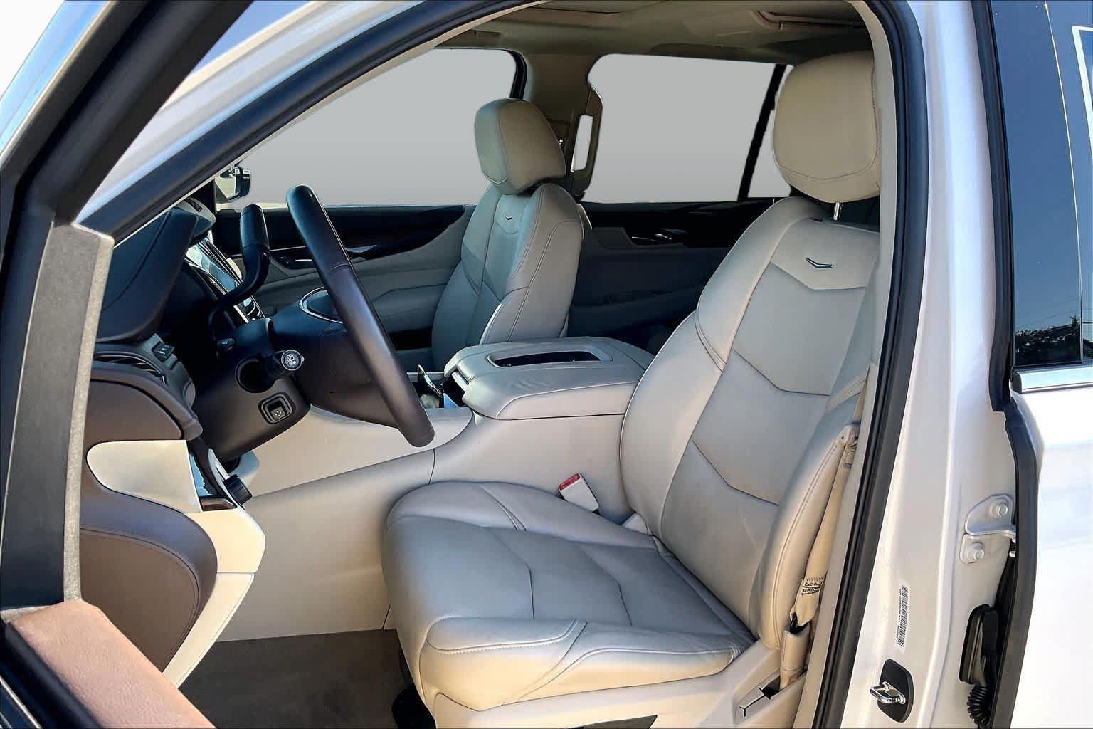 Used 2017 Cadillac Escalade Luxury RWD image 8