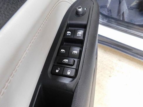 Used 2024 Jeep Compass Limited image 19