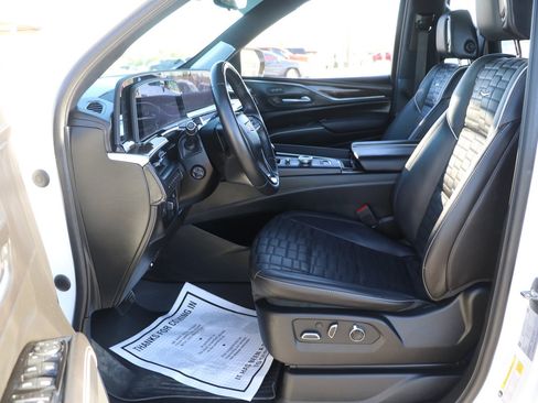 Used 2023 Cadillac Escalade ESV Sport Platinum image 13