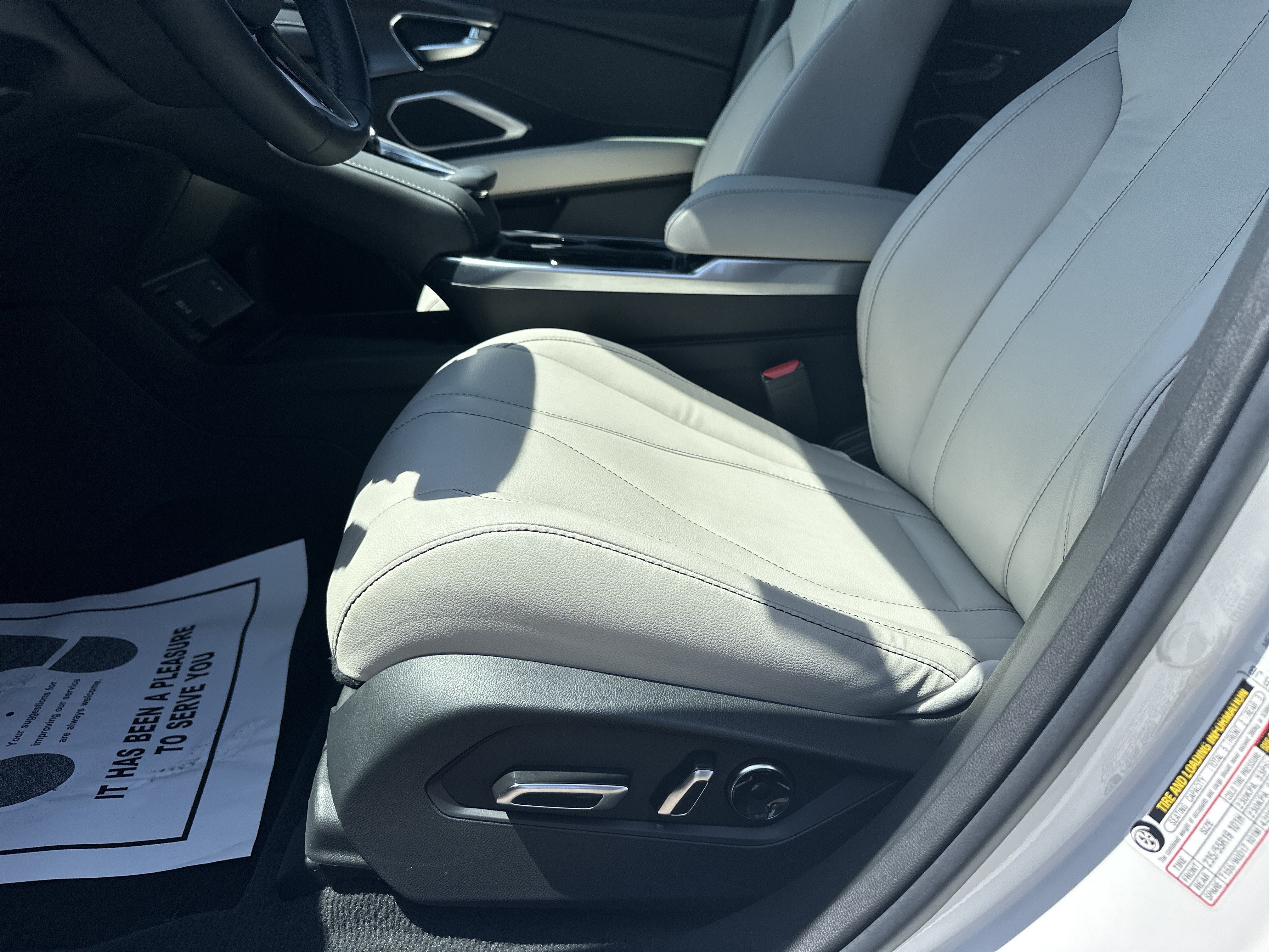 Certified 2025 Acura RDX SH-AWD image 9