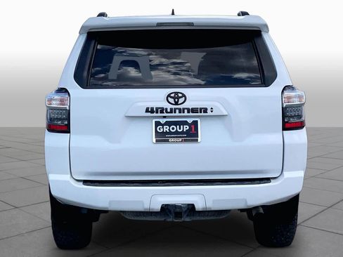 Used 2022 Toyota 4Runner SR5 AWD/4WD image 5