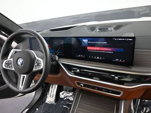 Used 2025 BMW X7 M60i AWD/4WD image 17
