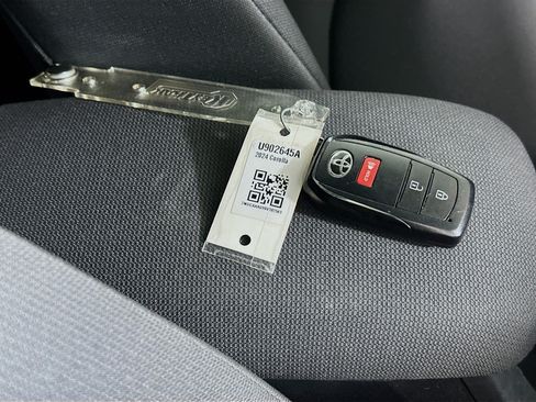 Used 2024 Toyota Corolla Cross LE FWD image 33