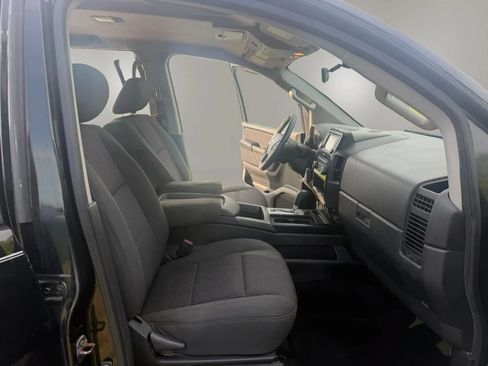 Used 2015 Nissan Titan SV w/ SV Value Truck Package RWD image 17