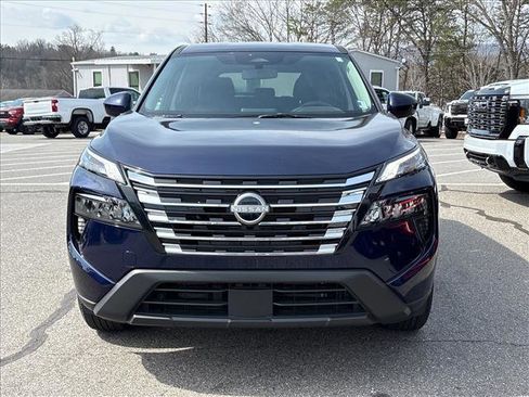 Used 2025 Nissan Rogue SV image 3