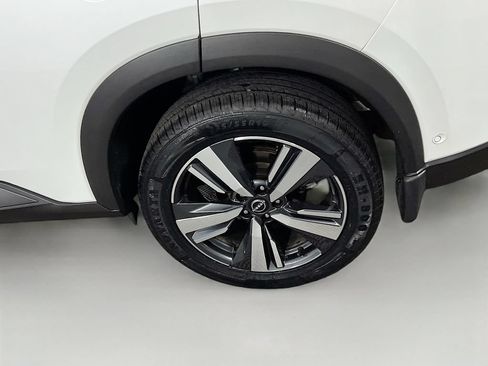 Used 2024 Nissan Rogue SL AWD/4WD image 26