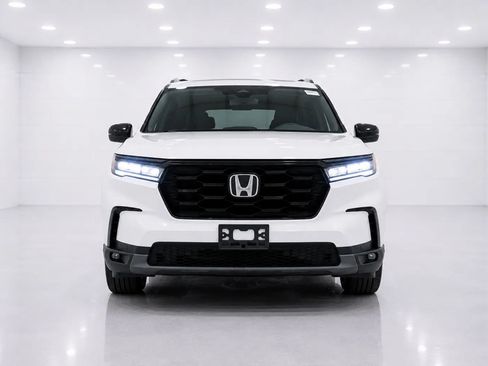 Used 2025 Honda Pilot Sport image 8
