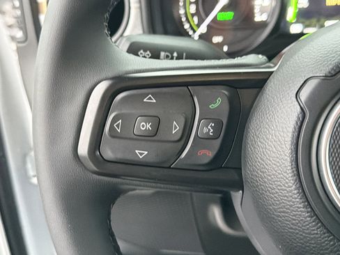 Used 2025 Jeep Wrangler Willys image 26