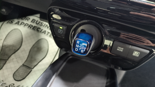 Used 2022 Toyota Prius LE AWD/4WD image 14
