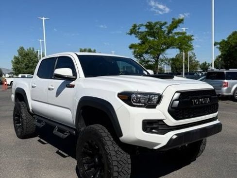 Used 2019 Toyota Tacoma TRD Pro AWD/4WD image 4