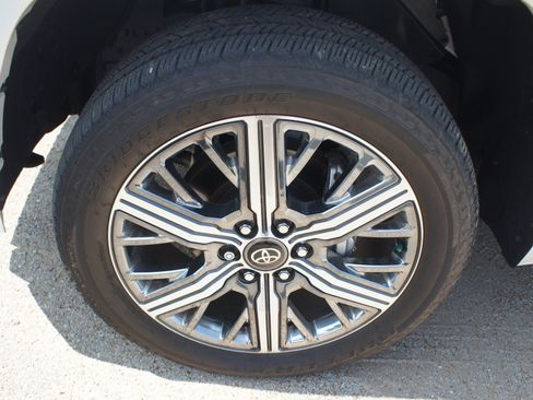 Used 2025 Toyota Tundra Capstone AWD/4WD image 27