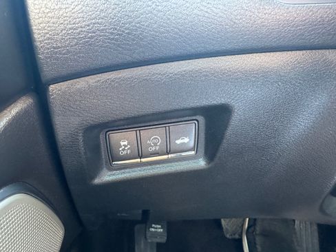 Used 2017 INFINITI Q60 2.0t w/ Premium Plus Package 2.0T image 29