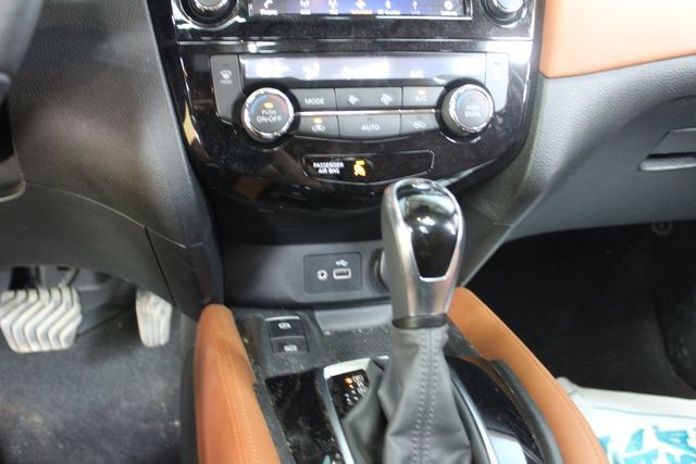 Used 2020 Nissan Rogue SL AWD/4WD image 21