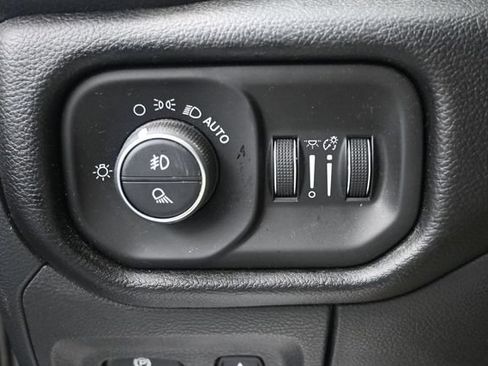 Used 2019 RAM 1500 Laramie AWD/4WD image 8