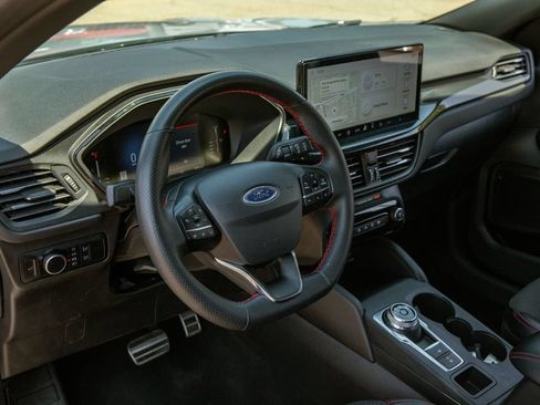 Used 2023 Ford Escape ST-Line w/ Tech Pack #1 FWD image 9