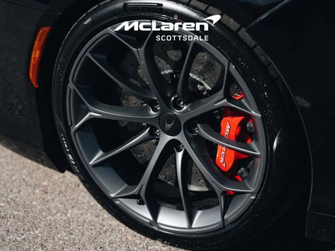 Used 2025 McLaren Artura Spider image 17