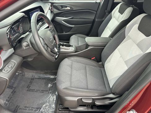 Certified 2024 Chevrolet Trax RS w/ Driver Confidence Package FWD image 18