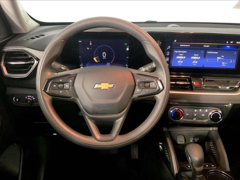 Used 2025 Chevrolet TrailBlazer LT AWD/4WD image 5
