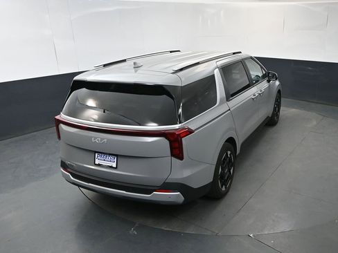Used 2025 Kia Carnival EX FWD image 32