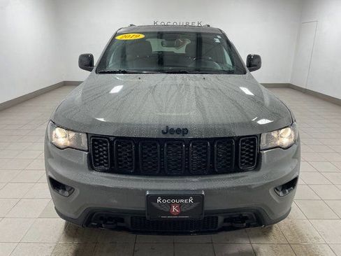 Used 2019 Jeep Grand Cherokee Laredo AWD/4WD image 2