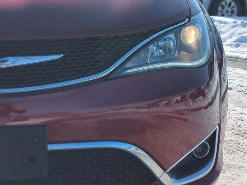 Used 2017 Chrysler Pacifica Touring-L image 10