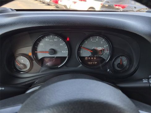 Used 2016 Jeep Wrangler Unlimited Sahara image 28