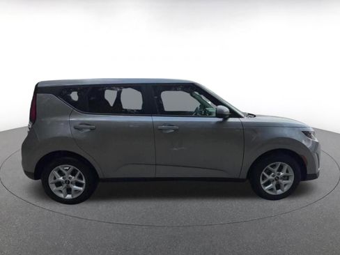 Used 2025 Kia Soul LX w/ LX Technology Package FWD image 16