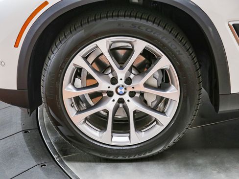 Used 2022 BMW X5 xDrive40i w/ Parking Assistance Package AWD/4WD image 10